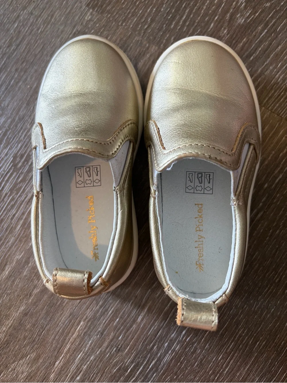 Freshly picked toddler canvas shoes in size 6 gold vans leather
